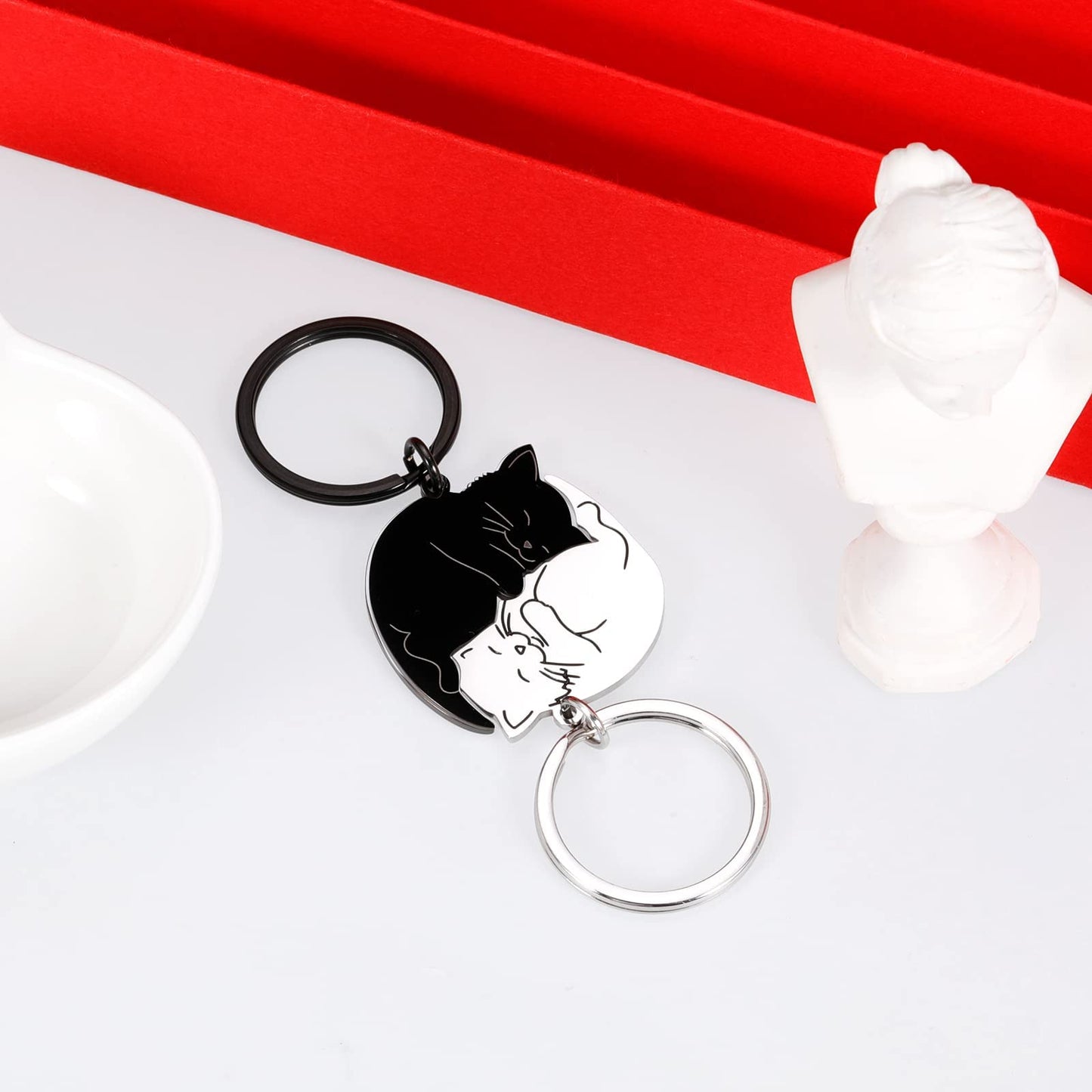 Yin Yang Cat Couple Keychain Set – Matching Black & Silver Cats Interlocking Keyrings Gift