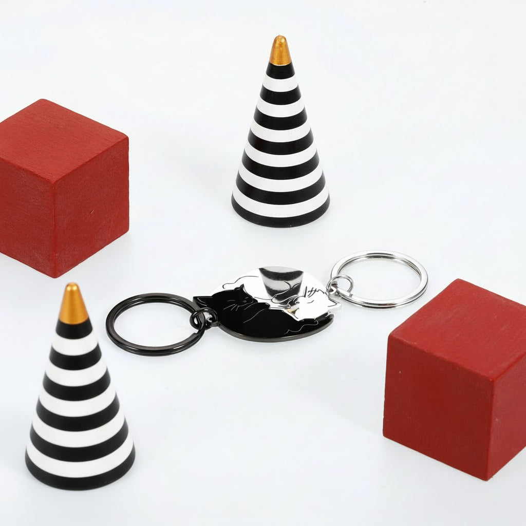 Yin Yang Cat Couple Keychain Set – Matching Black & Silver Cats Interlocking Keyrings Gift