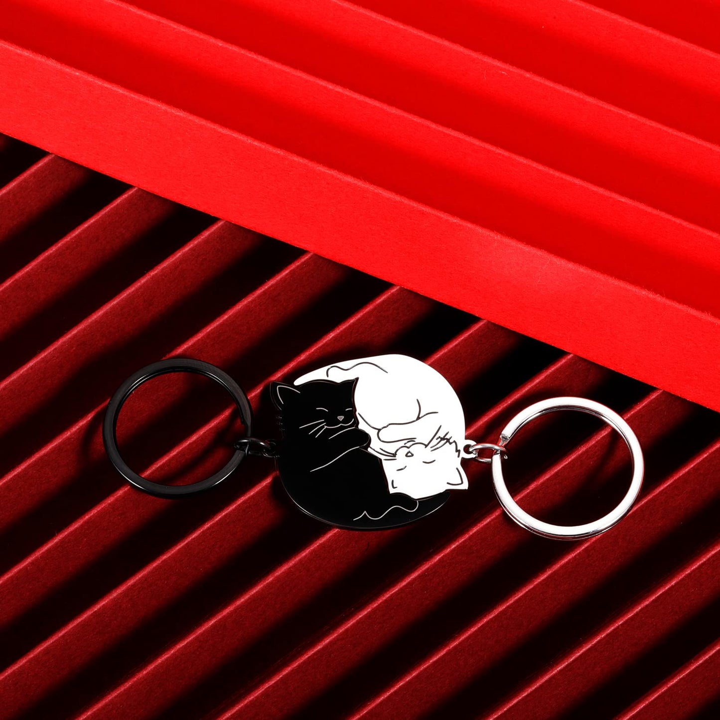Yin Yang Cat Couple Keychain Set – Matching Black & Silver Cats Interlocking Keyrings Gift