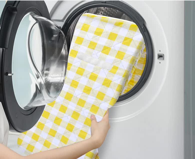 Yellow Checkered Waterproof Outdoor Picnic Blanket – Thickened & Foldable Mat (150x200cm)